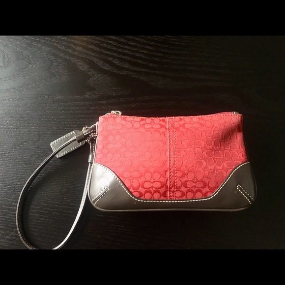 Coach Signature Jacquard Wrislet - Picture 1 of 2